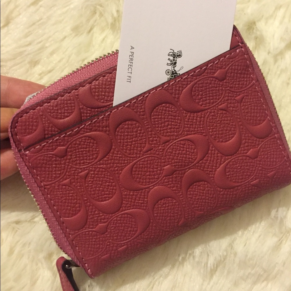 🌸 COACH Strawberry Leather Zip Around Wallet NWT - Picture 8 of 8